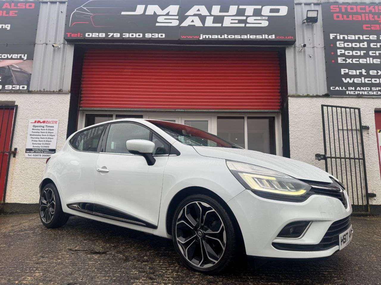 A 2017 RENAULT CLIO 1.5 dCi Dynamique S Nav Hatchback 5dr Diesel Manual Euro 6 (s/s) (90 ps) A 2017 RENAULT CLIO 1.5 dCi Dynamique S Nav Hatchback 5dr Diesel Manual Euro 6 (s/s) (90 ps)