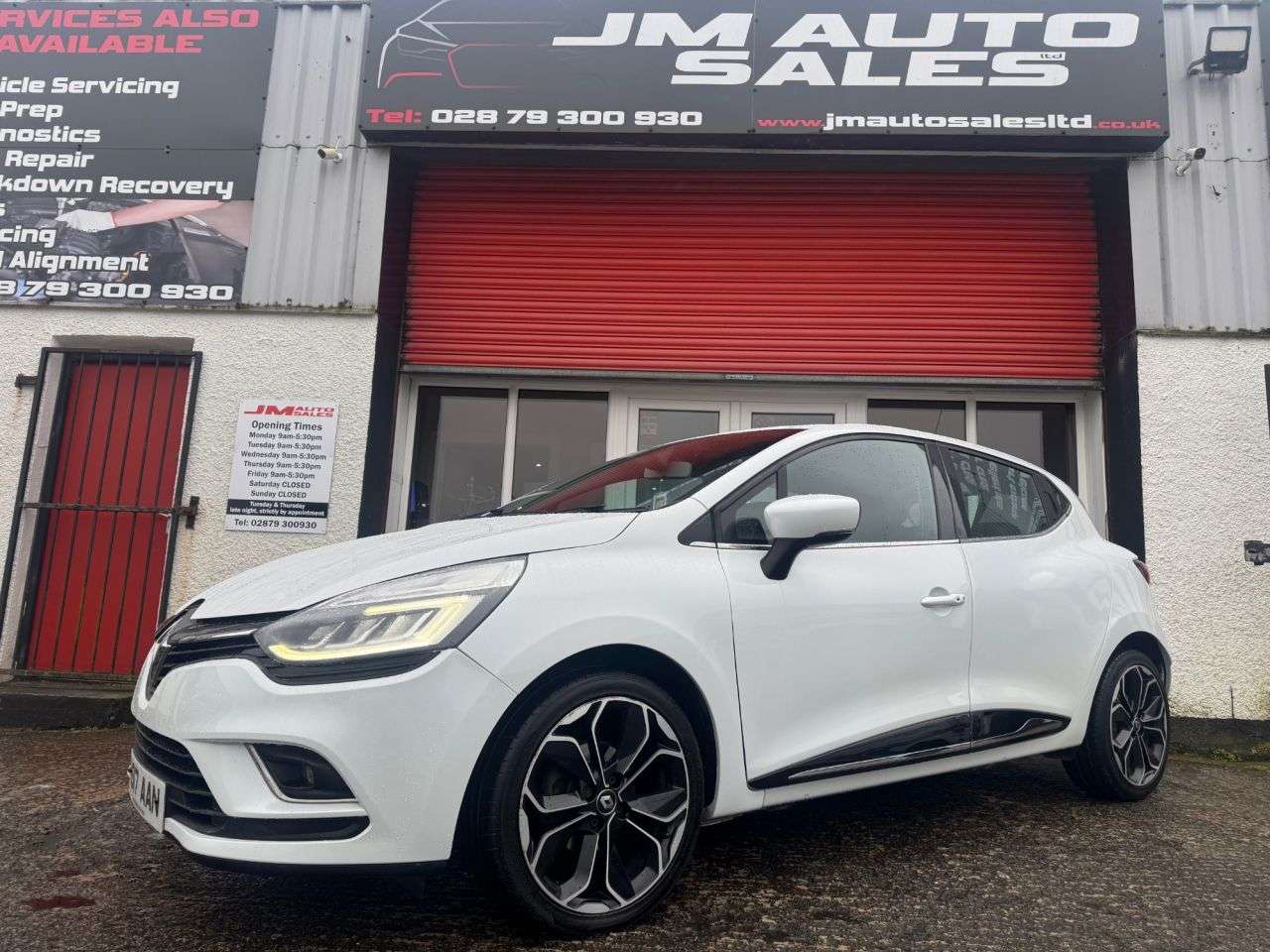 A 2017 RENAULT CLIO 1.5 dCi Dynamique S Nav Hatchback 5dr Diesel Manual Euro 6 (s/s) (90 ps) A 2017 RENAULT CLIO 1.5 dCi Dynamique S Nav Hatchback 5dr Diesel Manual Euro 6 (s/s) (90 ps)