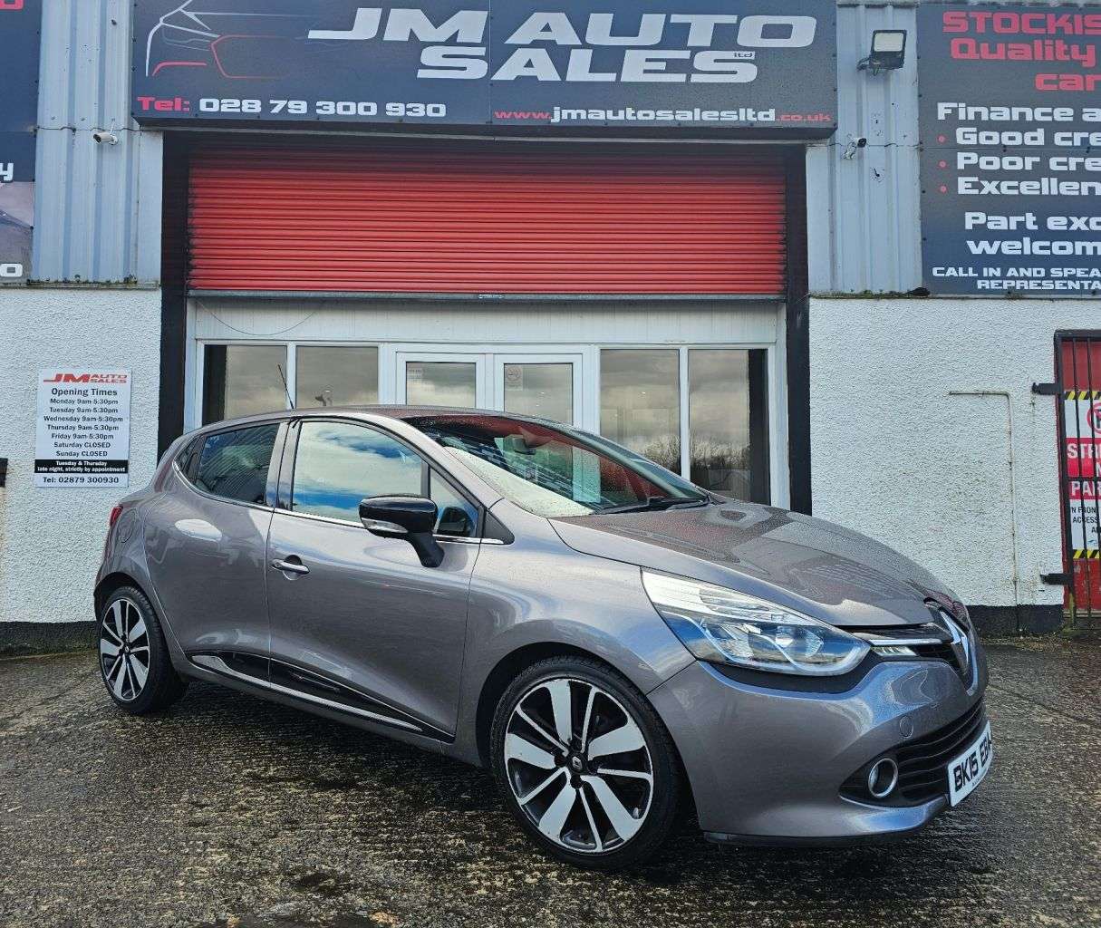 A 2015 RENAULT CLIO 1.5 dCi Dynamique S MediaNav Hatchback 5dr Diesel Manual Euro 5 (s/s) (90 p A 2015 RENAULT CLIO 1.5 dCi Dynamique S MediaNav Hatchback 5dr Diesel Manual Euro 5 (s/s) (90 p