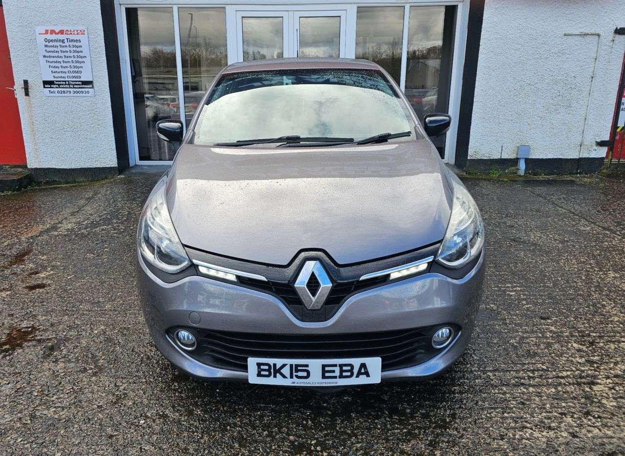 A 2015 RENAULT CLIO 1.5 dCi Dynamique S MediaNav Hatchback 5dr Diesel Manual Euro 5 (s/s) (90 p A 2015 RENAULT CLIO 1.5 dCi Dynamique S MediaNav Hatchback 5dr Diesel Manual Euro 5 (s/s) (90 p