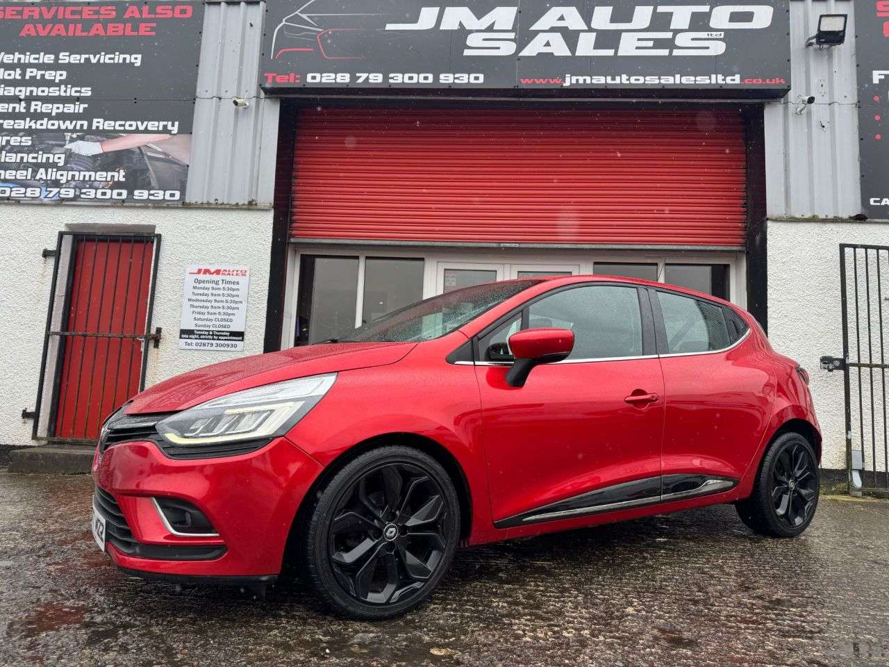 A 2017 RENAULT CLIO 1.5 dCi Dynamique S Nav Hatchback 5dr Diesel Manual Euro 6 (s/s) (90 ps) A 2017 RENAULT CLIO 1.5 dCi Dynamique S Nav Hatchback 5dr Diesel Manual Euro 6 (s/s) (90 ps)