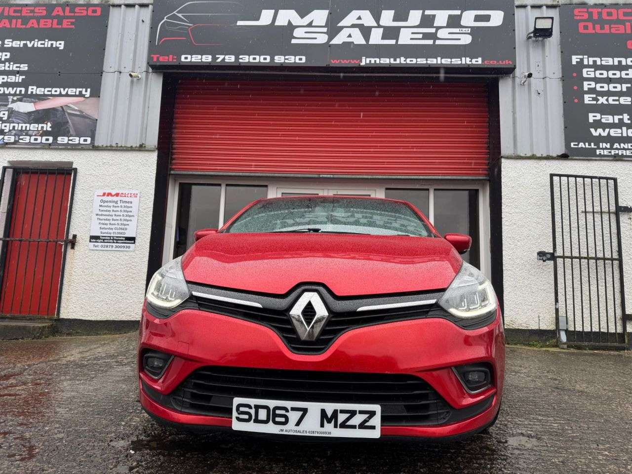 A 2017 RENAULT CLIO 1.5 dCi Dynamique S Nav Hatchback 5dr Diesel Manual Euro 6 (s/s) (90 ps) A 2017 RENAULT CLIO 1.5 dCi Dynamique S Nav Hatchback 5dr Diesel Manual Euro 6 (s/s) (90 ps)