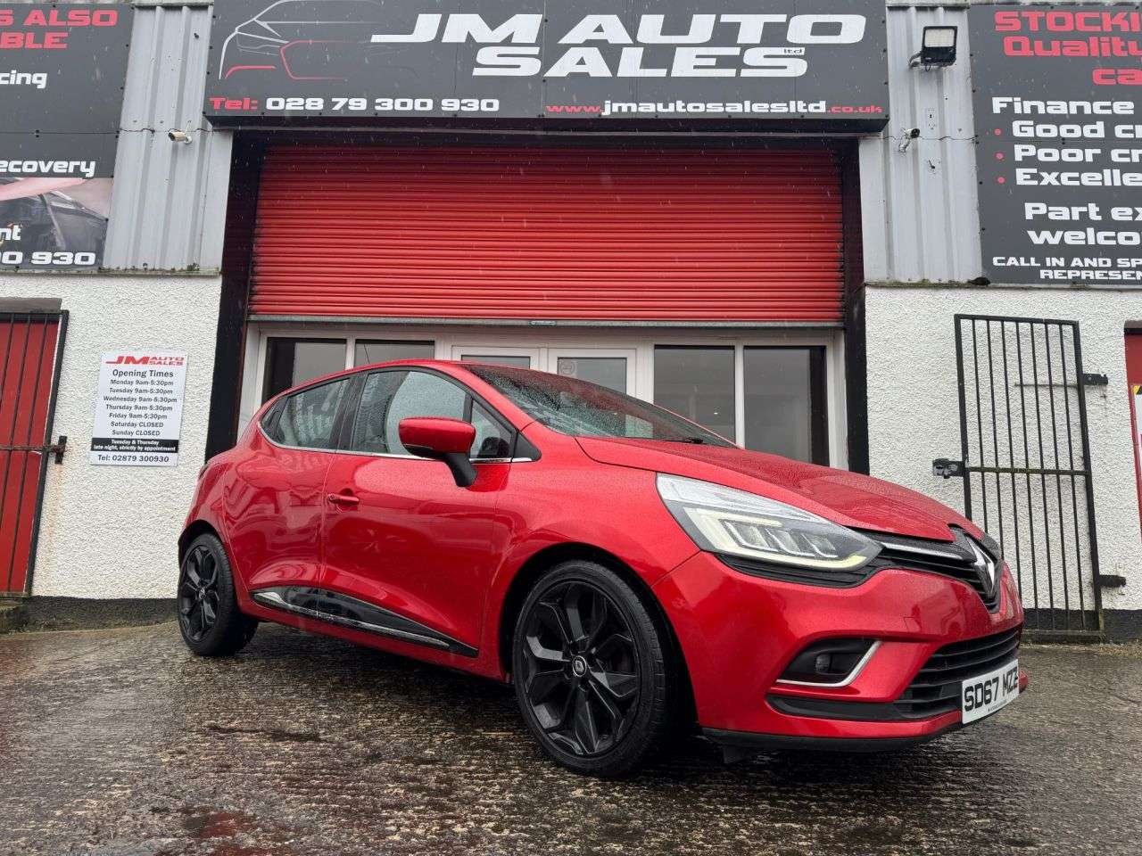 A 2017 RENAULT CLIO 1.5 dCi Dynamique S Nav Hatchback 5dr Diesel Manual Euro 6 (s/s) (90 ps) A 2017 RENAULT CLIO 1.5 dCi Dynamique S Nav Hatchback 5dr Diesel Manual Euro 6 (s/s) (90 ps)