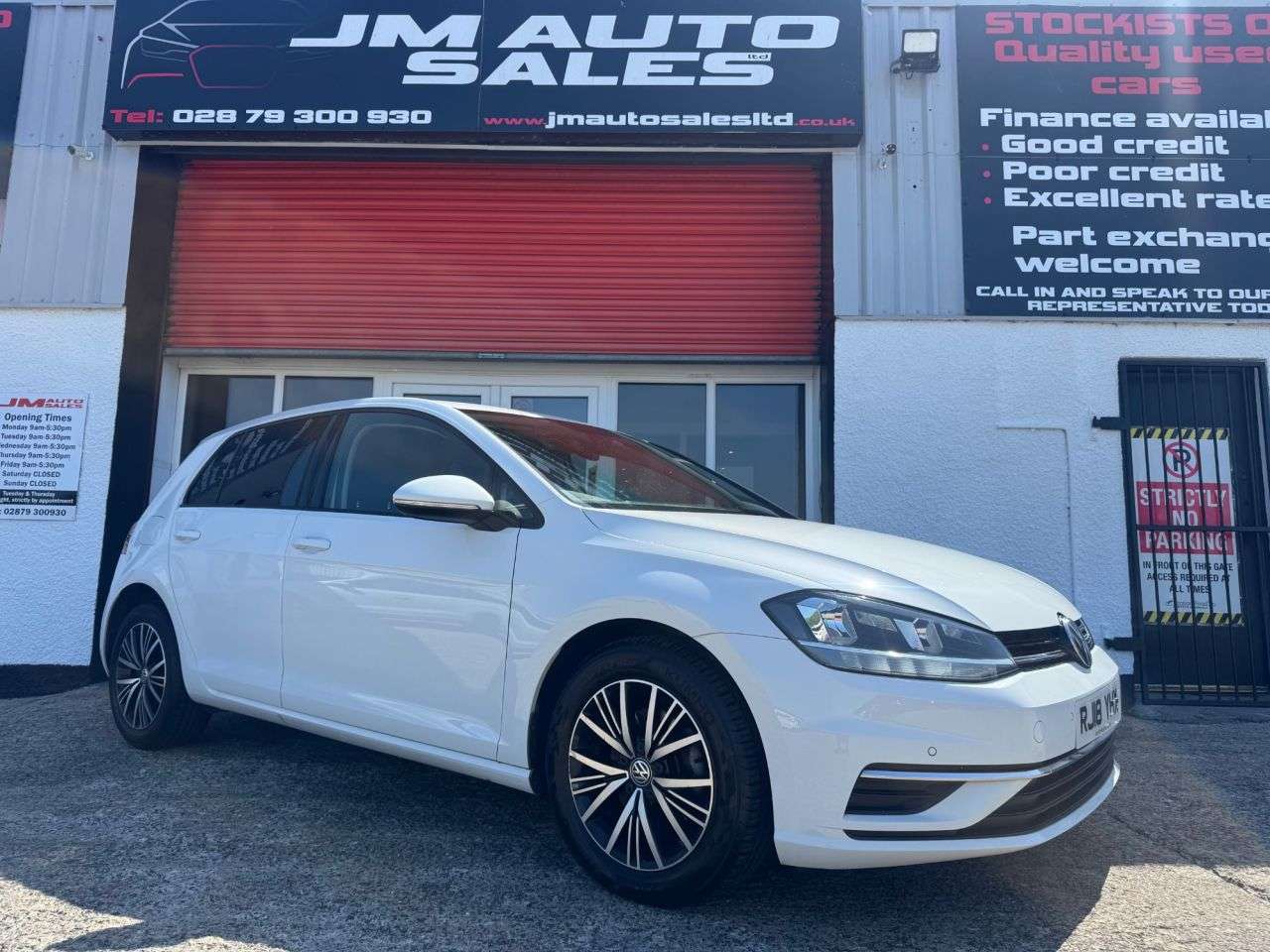 A 2018 VOLKSWAGEN GOLF 1.6 TDI SE Nav Hatchback 5dr Diesel Manual Euro 6 (s/s) (115 ps) A 2018 VOLKSWAGEN GOLF 1.6 TDI SE Nav Hatchback 5dr Diesel Manual Euro 6 (s/s) (115 ps)