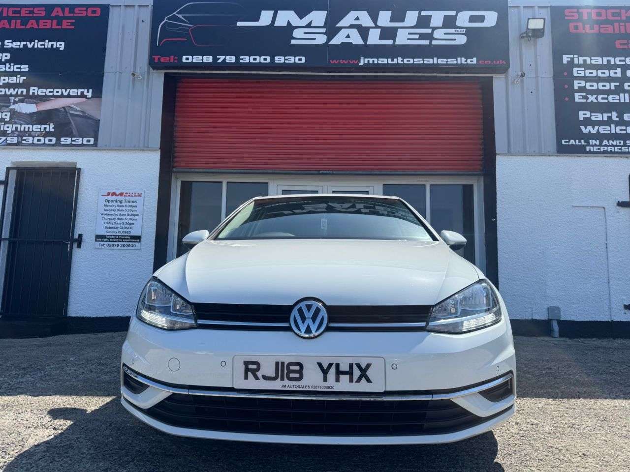 A 2018 VOLKSWAGEN GOLF 1.6 TDI SE Nav Hatchback 5dr Diesel Manual Euro 6 (s/s) (115 ps) A 2018 VOLKSWAGEN GOLF 1.6 TDI SE Nav Hatchback 5dr Diesel Manual Euro 6 (s/s) (115 ps)