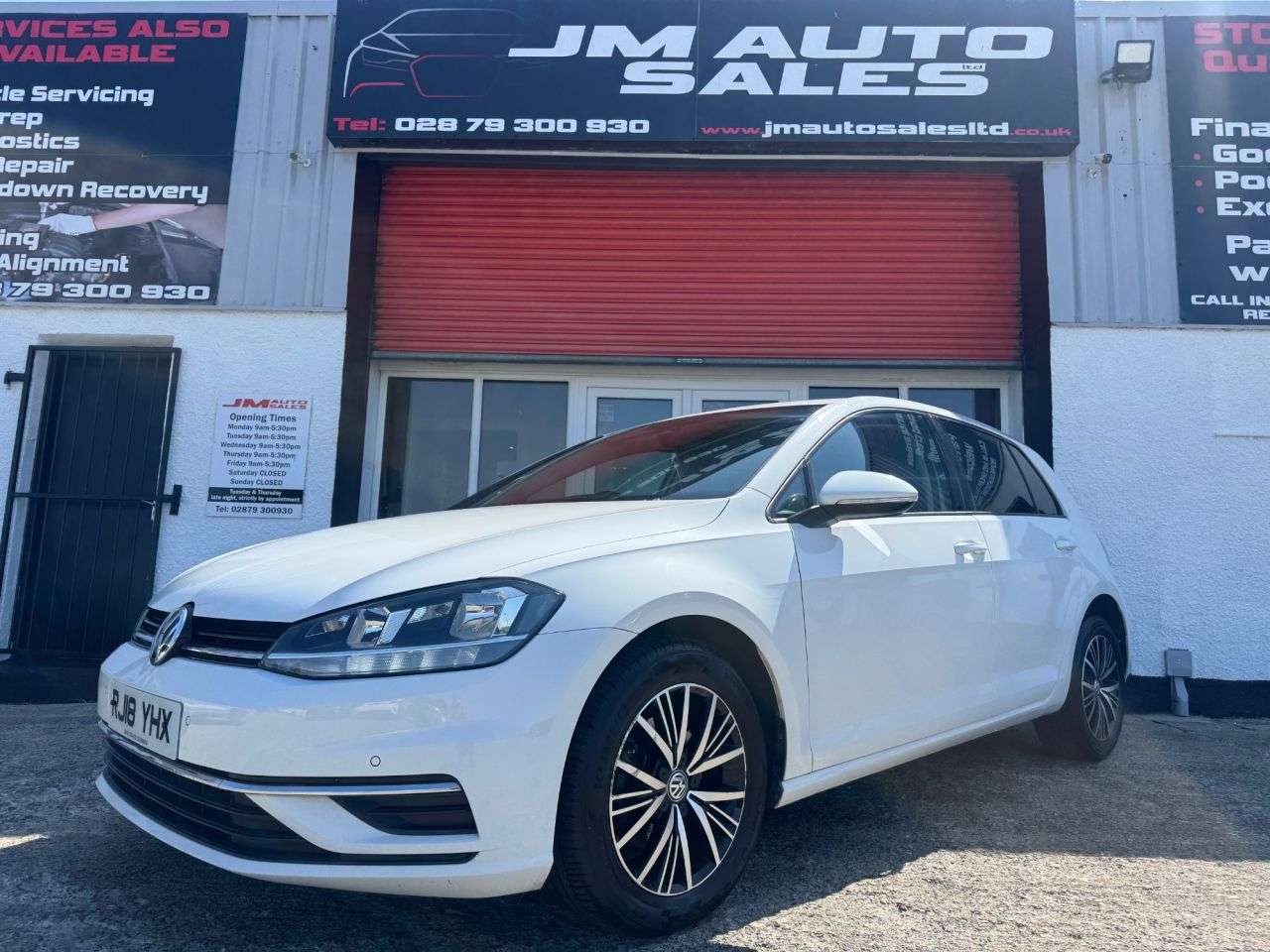 A 2018 VOLKSWAGEN GOLF 1.6 TDI SE Nav Hatchback 5dr Diesel Manual Euro 6 (s/s) (115 ps) A 2018 VOLKSWAGEN GOLF 1.6 TDI SE Nav Hatchback 5dr Diesel Manual Euro 6 (s/s) (115 ps)
