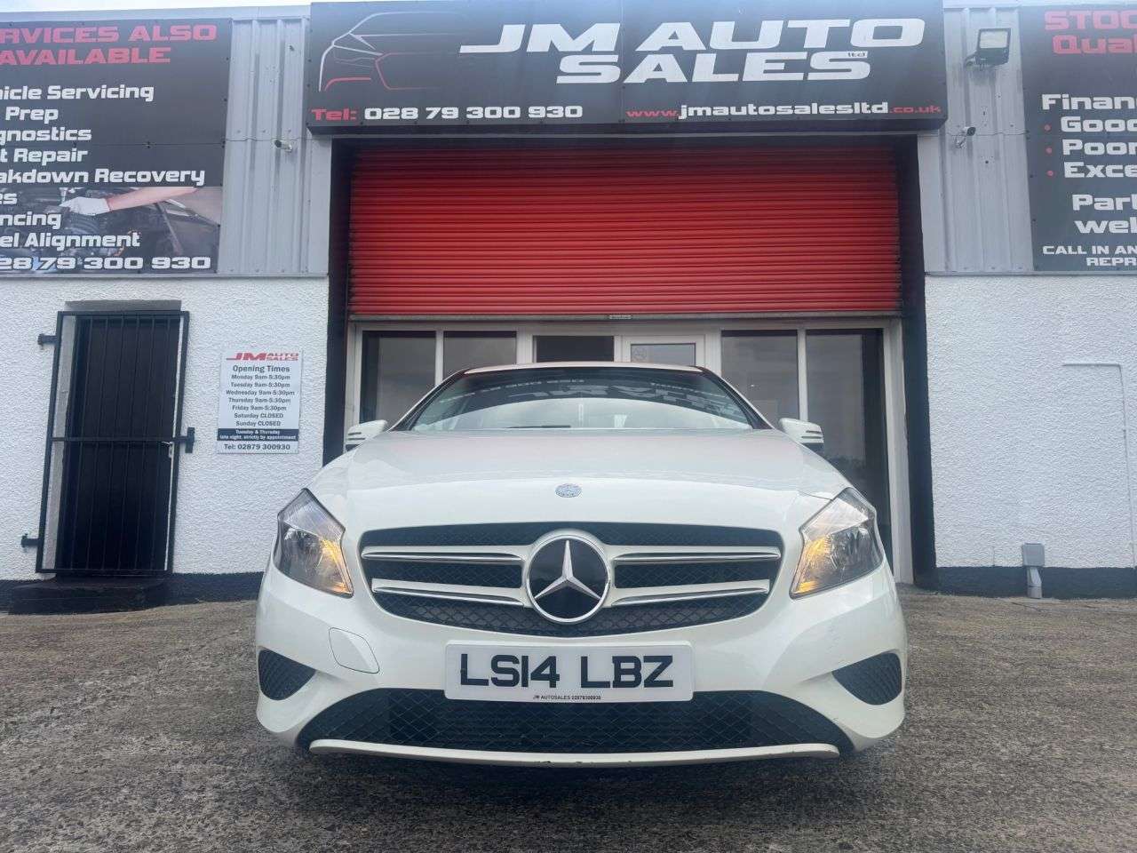 A 2014 MERCEDES-BENZ A-CLASS 1.5 A180 CDI SE Hatchback 5dr Diesel 7G-DCT Euro 5 (s/s) (109 ps) A 2014 MERCEDES-BENZ A-CLASS 1.5 A180 CDI SE Hatchback 5dr Diesel 7G-DCT Euro 5 (s/s) (109 ps)