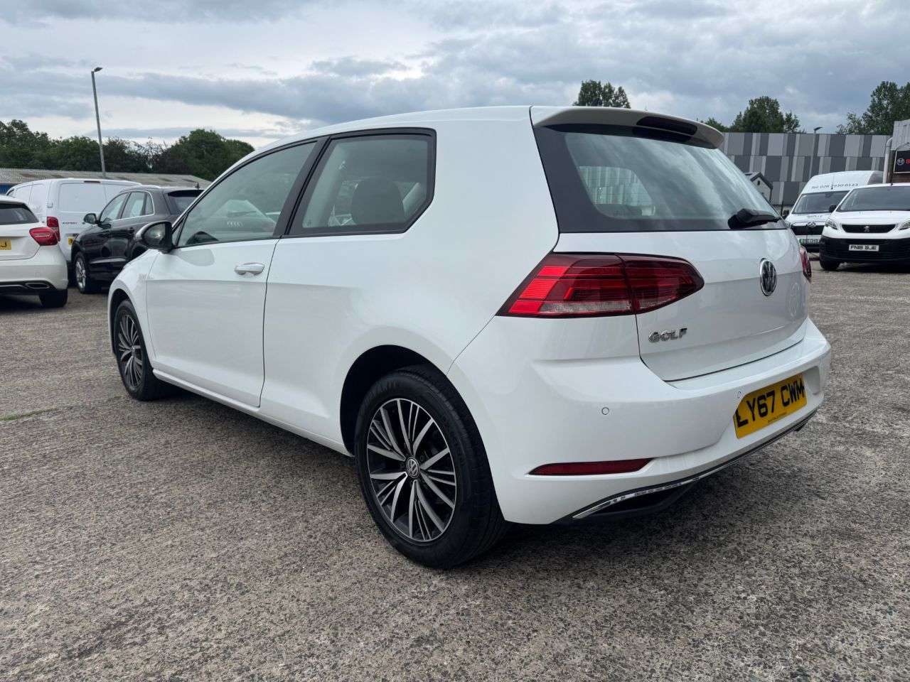 A 2018 VOLKSWAGEN GOLF 1.6 TDI BlueMotion Tech SE Hatchback 3dr Diesel Manual Euro 6 (s/s) (115 ps A 2018 VOLKSWAGEN GOLF 1.6 TDI BlueMotion Tech SE Hatchback 3dr Diesel Manual Euro 6 (s/s) (115 ps