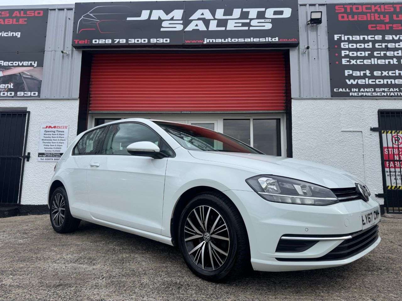 A 2018 VOLKSWAGEN GOLF 1.6 TDI BlueMotion Tech SE Hatchback 3dr Diesel Manual Euro 6 (s/s) (115 ps A 2018 VOLKSWAGEN GOLF 1.6 TDI BlueMotion Tech SE Hatchback 3dr Diesel Manual Euro 6 (s/s) (115 ps
