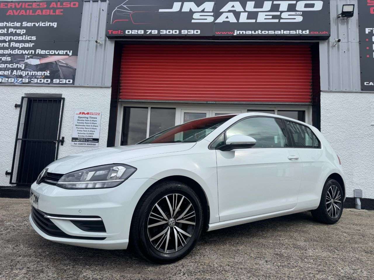 A 2018 VOLKSWAGEN GOLF 1.6 TDI BlueMotion Tech SE Hatchback 3dr Diesel Manual Euro 6 (s/s) (115 ps A 2018 VOLKSWAGEN GOLF 1.6 TDI BlueMotion Tech SE Hatchback 3dr Diesel Manual Euro 6 (s/s) (115 ps