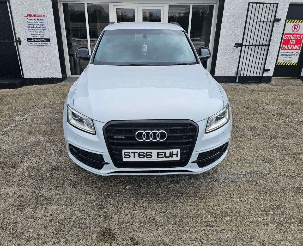 A 2016 AUDI Q5 2.0 TDI S line Plus SUV 5dr Diesel Manual quattro Euro 6 (s/s) (190 ps) A 2016 AUDI Q5 2.0 TDI S line Plus SUV 5dr Diesel Manual quattro Euro 6 (s/s) (190 ps)