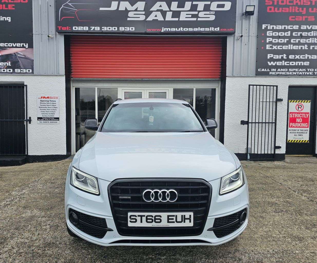 A 2016 AUDI Q5 2.0 TDI S line Plus SUV 5dr Diesel Manual quattro Euro 6 (s/s) (190 ps) A 2016 AUDI Q5 2.0 TDI S line Plus SUV 5dr Diesel Manual quattro Euro 6 (s/s) (190 ps)
