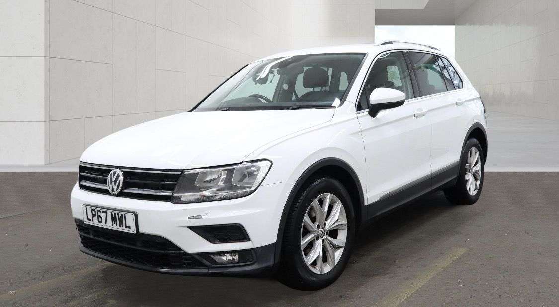 A 2018 VOLKSWAGEN TIGUAN 2.0 TDI SE SUV 5dr Diesel Manual Euro 6 (s/s) (150 ps) A 2018 VOLKSWAGEN TIGUAN 2.0 TDI SE SUV 5dr Diesel Manual Euro 6 (s/s) (150 ps)