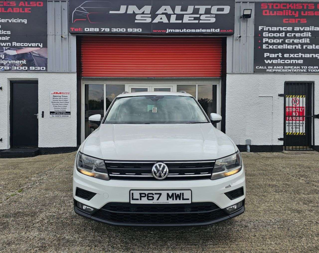 A 2018 VOLKSWAGEN TIGUAN 2.0 TDI SE SUV 5dr Diesel Manual Euro 6 (s/s) (150 ps) A 2018 VOLKSWAGEN TIGUAN 2.0 TDI SE SUV 5dr Diesel Manual Euro 6 (s/s) (150 ps)