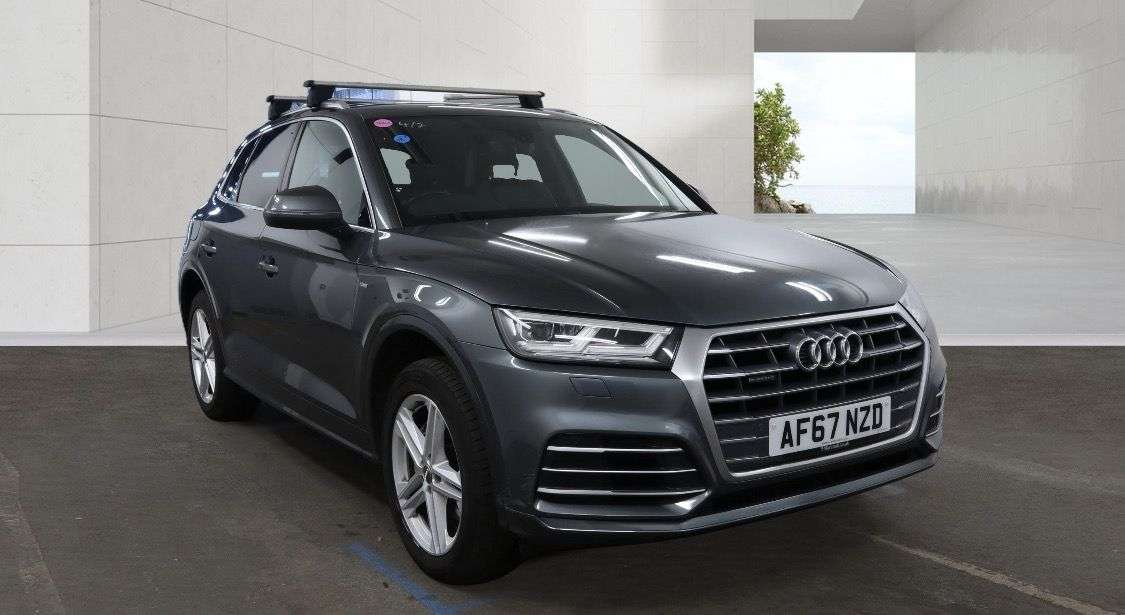 A 2017 AUDI Q5 2.0 TDI S-LINE SUV 5dr Diesel S Tronic quattro Euro 6 (s/s) (190 ps) A 2017 AUDI Q5 2.0 TDI S-LINE SUV 5dr Diesel S Tronic quattro Euro 6 (s/s) (190 ps)