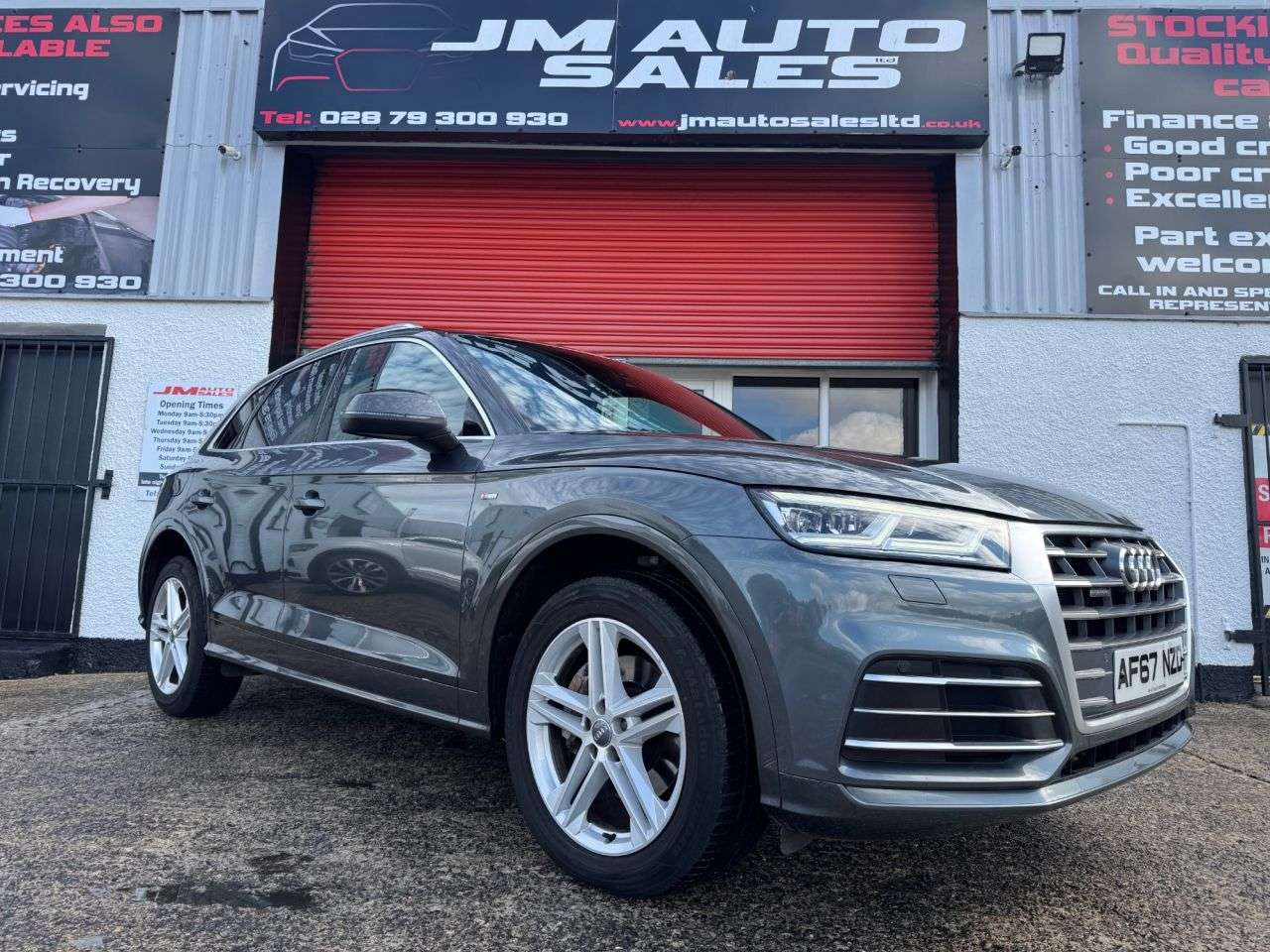 A 2017 AUDI Q5 2.0 TDI S-LINE SUV 5dr Diesel S Tronic quattro Euro 6 (s/s) (190 ps) A 2017 AUDI Q5 2.0 TDI S-LINE SUV 5dr Diesel S Tronic quattro Euro 6 (s/s) (190 ps)