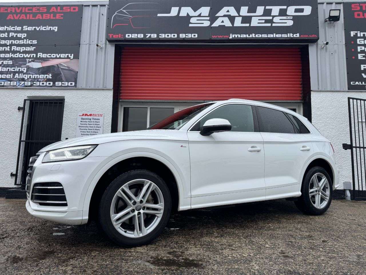 A 2018 AUDI Q5 2.0 TDI S line SUV 5dr Diesel S Tronic quattro Euro 6 (s/s) (190 ps) A 2018 AUDI Q5 2.0 TDI S line SUV 5dr Diesel S Tronic quattro Euro 6 (s/s) (190 ps)