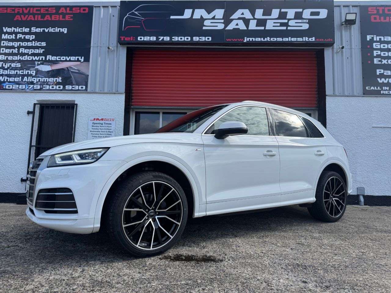 A 2018 AUDI Q5 2.0 TDI S line SUV 5dr Diesel S Tronic quattro Euro 6 (s/s) (190 ps) A 2018 AUDI Q5 2.0 TDI S line SUV 5dr Diesel S Tronic quattro Euro 6 (s/s) (190 ps)