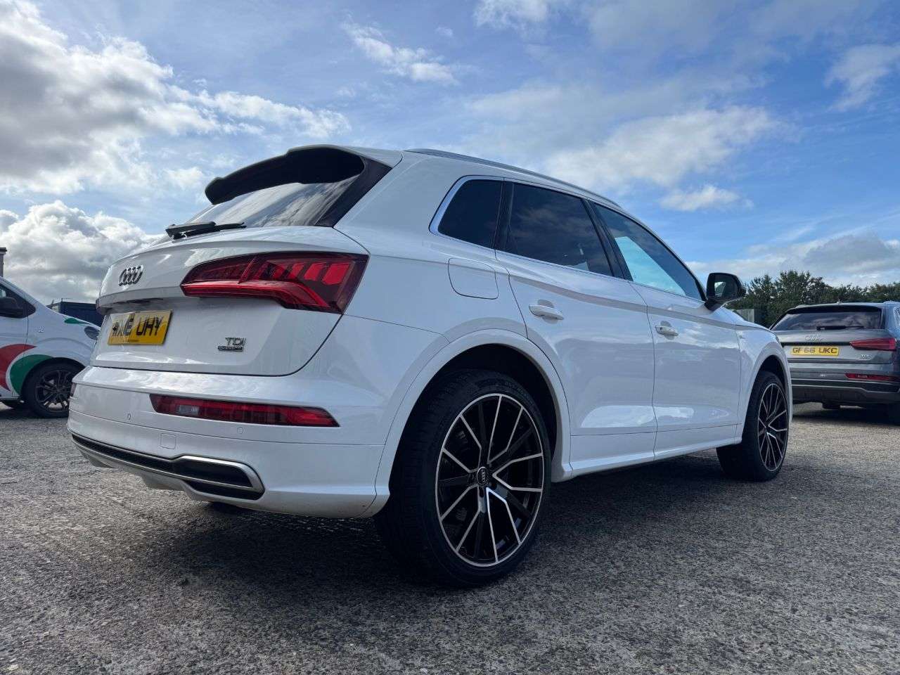 A 2018 AUDI Q5 2.0 TDI S line SUV 5dr Diesel S Tronic quattro Euro 6 (s/s) (190 ps) A 2018 AUDI Q5 2.0 TDI S line SUV 5dr Diesel S Tronic quattro Euro 6 (s/s) (190 ps)