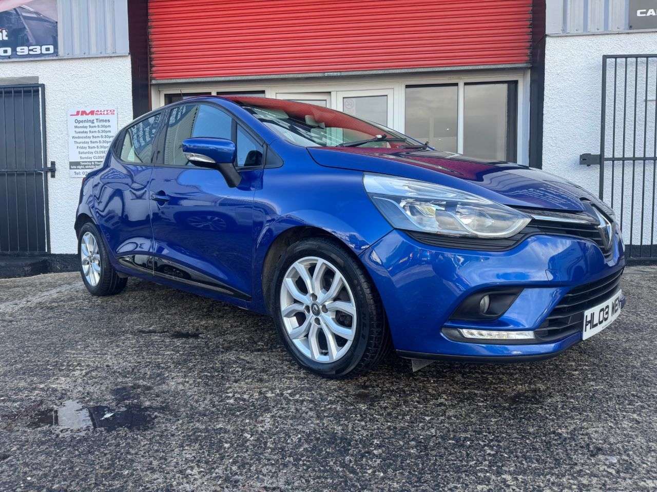 A 2017 RENAULT CLIO 1.5 dCi Dynamique Nav Hatchback 5dr Diesel Manual Euro 6 (s/s) (90 ps) A 2017 RENAULT CLIO 1.5 dCi Dynamique Nav Hatchback 5dr Diesel Manual Euro 6 (s/s) (90 ps)