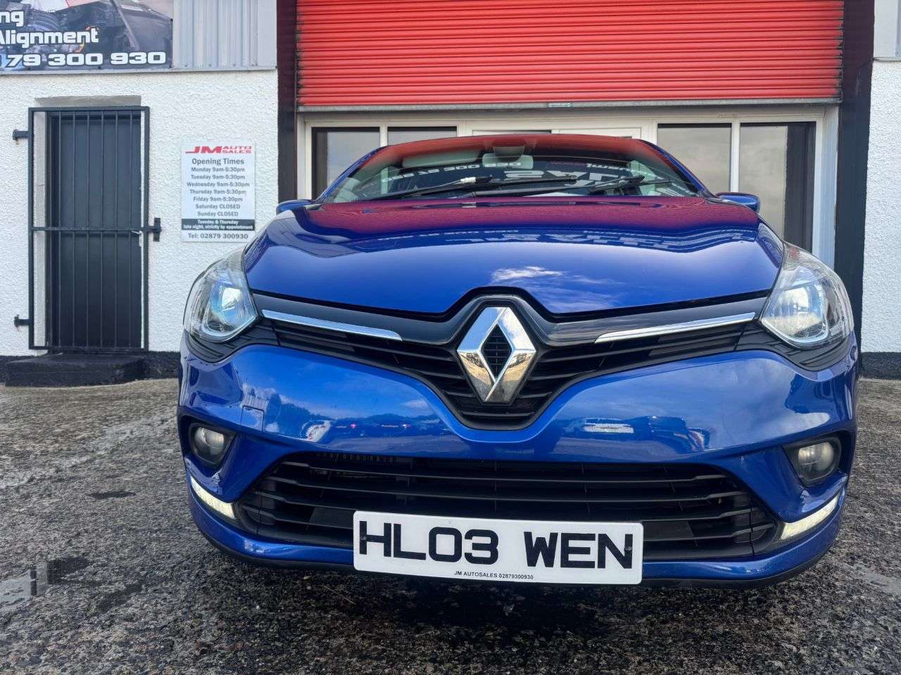 A 2017 RENAULT CLIO 1.5 dCi Dynamique Nav Hatchback 5dr Diesel Manual Euro 6 (s/s) (90 ps) A 2017 RENAULT CLIO 1.5 dCi Dynamique Nav Hatchback 5dr Diesel Manual Euro 6 (s/s) (90 ps)