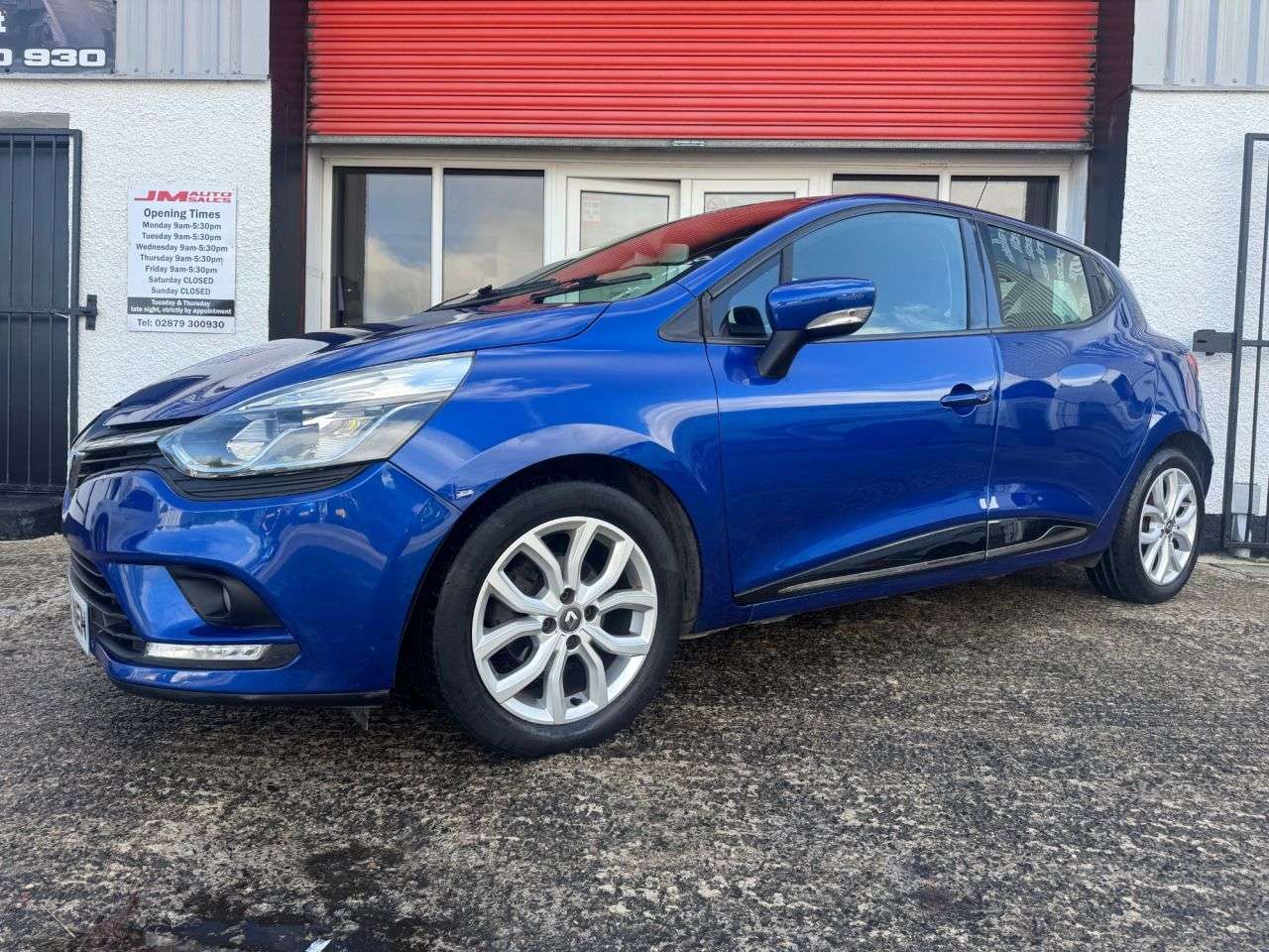 A 2017 RENAULT CLIO 1.5 dCi Dynamique Nav Hatchback 5dr Diesel Manual Euro 6 (s/s) (90 ps) A 2017 RENAULT CLIO 1.5 dCi Dynamique Nav Hatchback 5dr Diesel Manual Euro 6 (s/s) (90 ps)