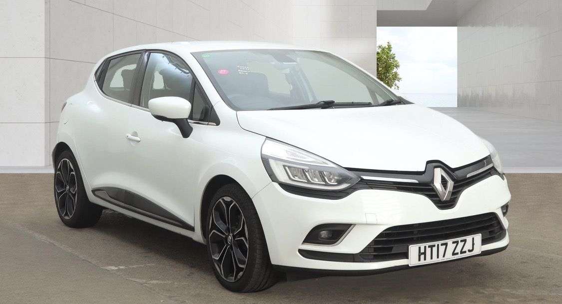 A 2017 RENAULT CLIO 1.5 dCi Dynamique S Nav Hatchback 5dr Diesel Manual Euro 6 (s/s) (90 ps) A 2017 RENAULT CLIO 1.5 dCi Dynamique S Nav Hatchback 5dr Diesel Manual Euro 6 (s/s) (90 ps)