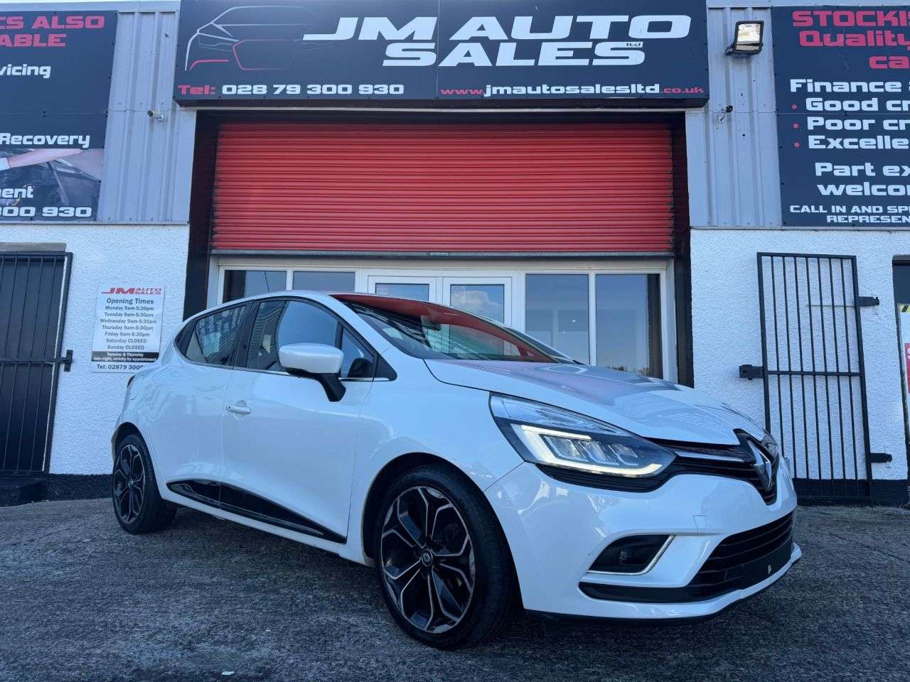 A 2017 RENAULT CLIO 1.5 dCi Dynamique S Nav Hatchback 5dr Diesel Manual Euro 6 (s/s) (90 ps) A 2017 RENAULT CLIO 1.5 dCi Dynamique S Nav Hatchback 5dr Diesel Manual Euro 6 (s/s) (90 ps)
