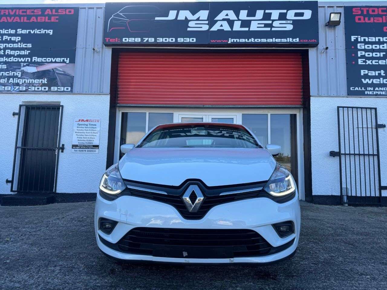 A 2017 RENAULT CLIO 1.5 dCi Dynamique S Nav Hatchback 5dr Diesel Manual Euro 6 (s/s) (90 ps) A 2017 RENAULT CLIO 1.5 dCi Dynamique S Nav Hatchback 5dr Diesel Manual Euro 6 (s/s) (90 ps)