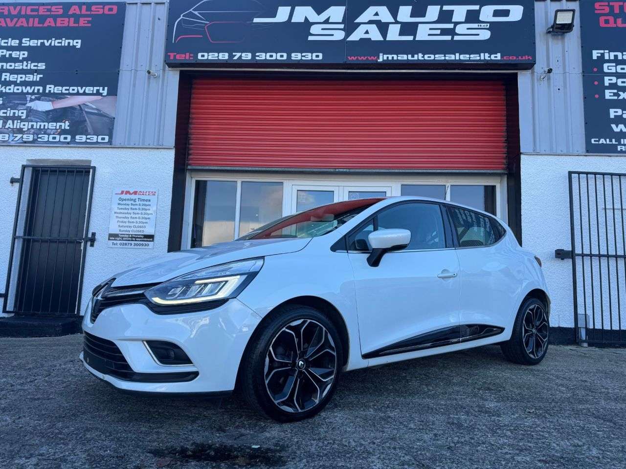 A 2017 RENAULT CLIO 1.5 dCi Dynamique S Nav Hatchback 5dr Diesel Manual Euro 6 (s/s) (90 ps) A 2017 RENAULT CLIO 1.5 dCi Dynamique S Nav Hatchback 5dr Diesel Manual Euro 6 (s/s) (90 ps)
