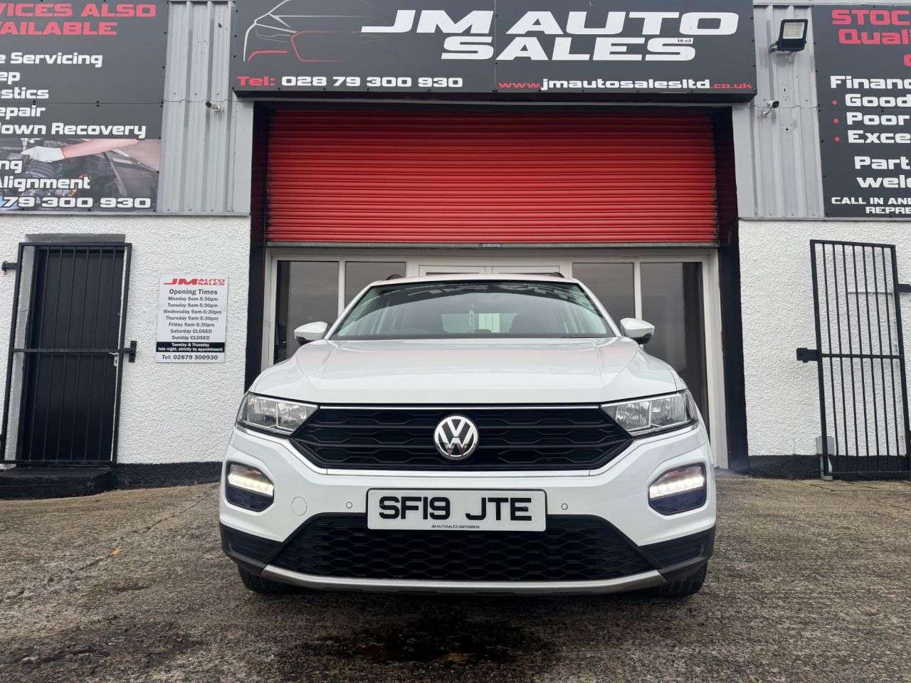 A 2019 VOLKSWAGEN T-ROC 1.6 TDI SE SUV 5dr Diesel Manual Euro 6 (s/s) (115 ps) A 2019 VOLKSWAGEN T-ROC 1.6 TDI SE SUV 5dr Diesel Manual Euro 6 (s/s) (115 ps)