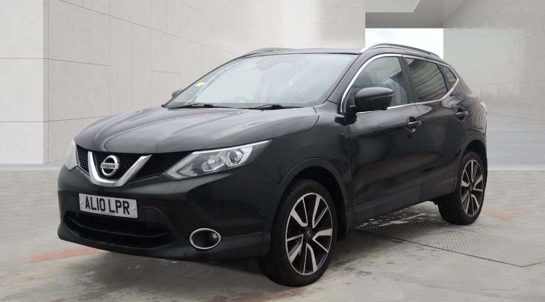 A 2017 NISSAN QASHQAI 1.6 dCi Tekna SUV 5dr Diesel Manual 2WD Euro 6 (s/s) (130 ps) A 2017 NISSAN QASHQAI 1.6 dCi Tekna SUV 5dr Diesel Manual 2WD Euro 6 (s/s) (130 ps)