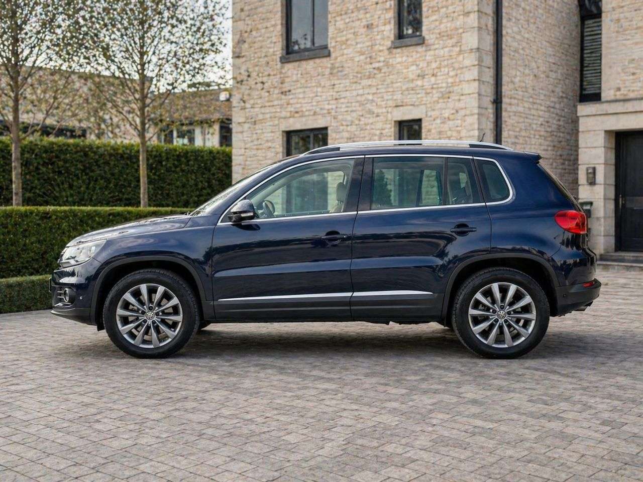 A 2015 VOLKSWAGEN TIGUAN MATCH TDI BLUEMOTION TECHNOLOGY A 2015 VOLKSWAGEN TIGUAN MATCH TDI BLUEMOTION TECHNOLOGY
