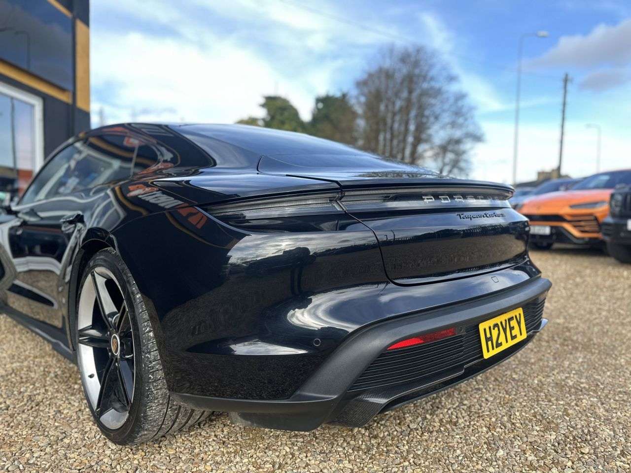 2020 PORSCHE TAYCAN 2020 PORSCHE TAYCAN