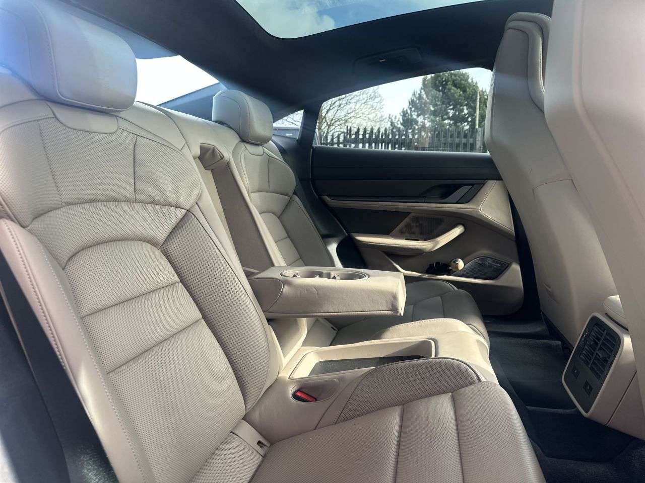 2020 PORSCHE TAYCAN 2020 PORSCHE TAYCAN