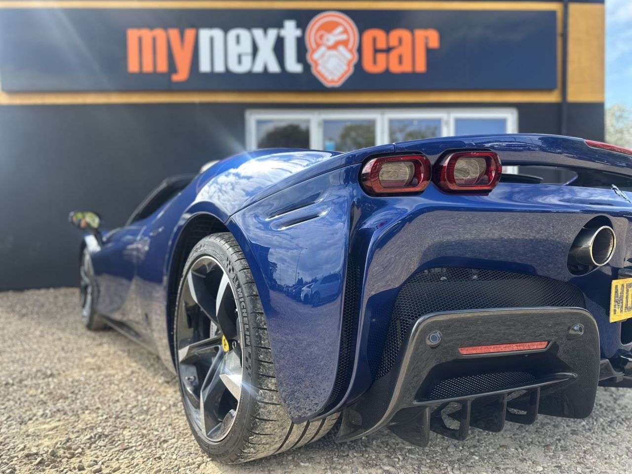 null FERRARI SF90 SPIDER null FERRARI SF90 SPIDER