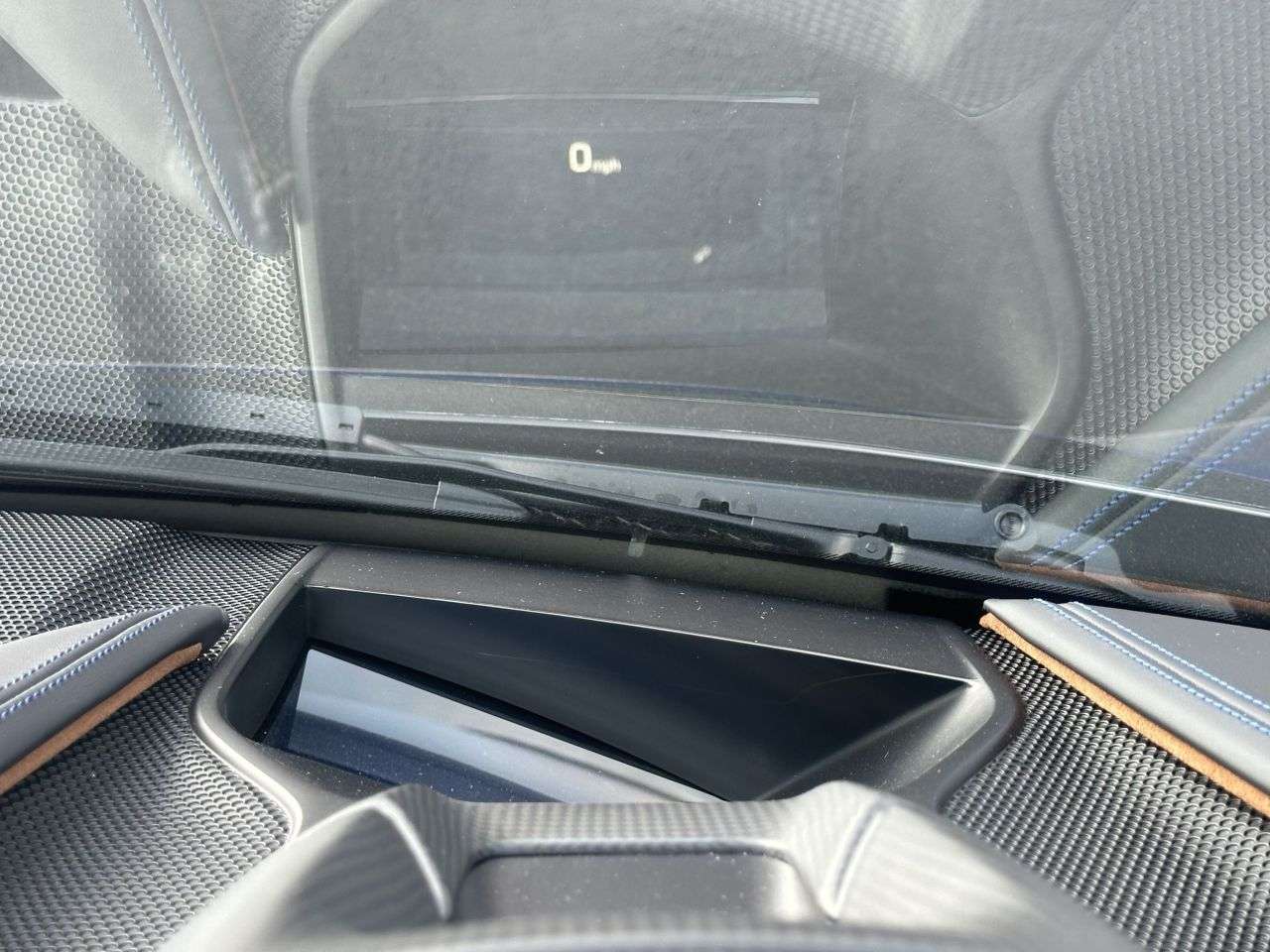 null FERRARI SF90 SPIDER null FERRARI SF90 SPIDER