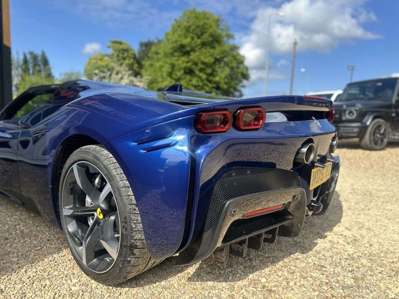 null FERRARI SF90 SPIDER null FERRARI SF90 SPIDER