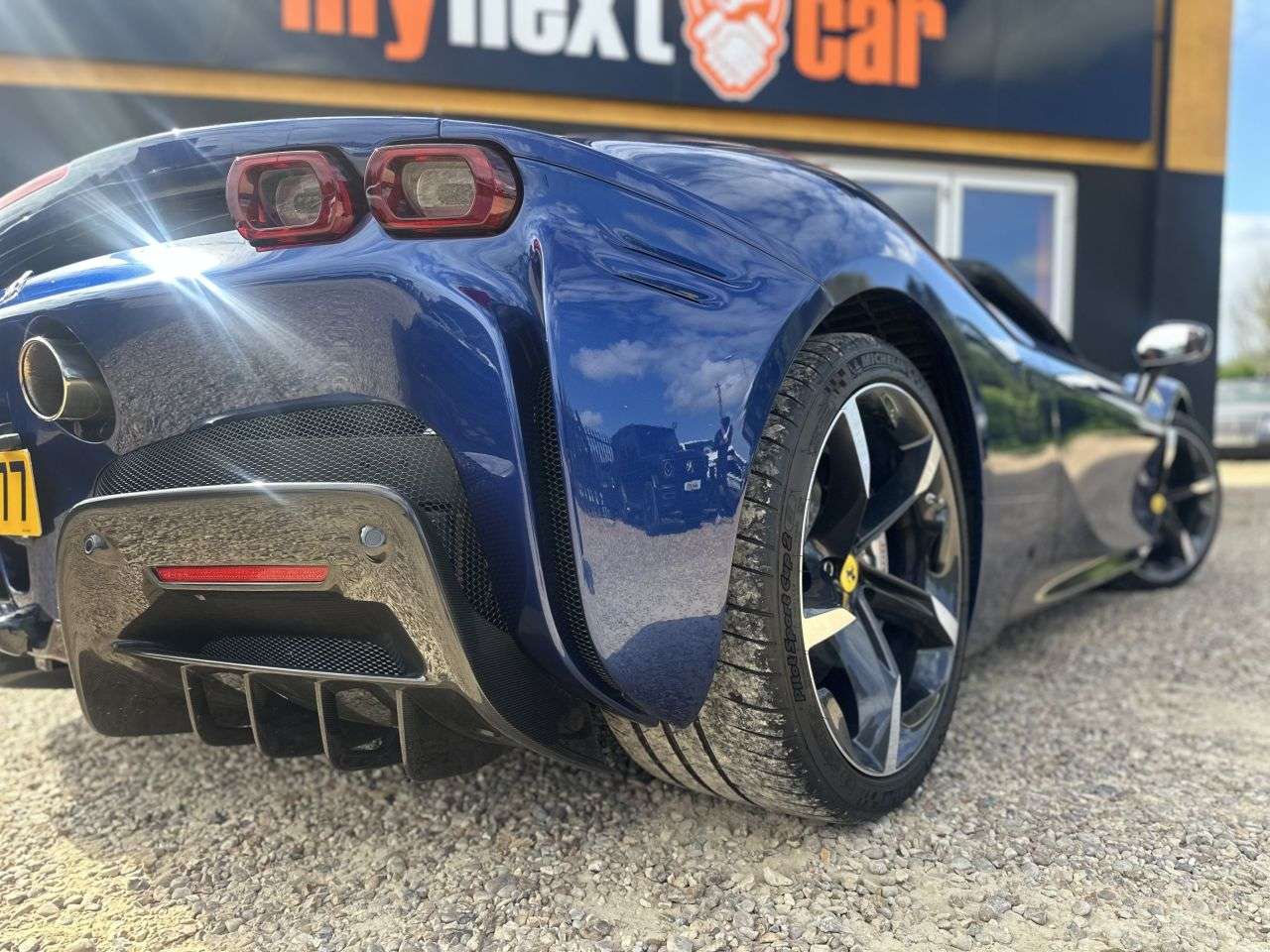 null FERRARI SF90 SPIDER null FERRARI SF90 SPIDER