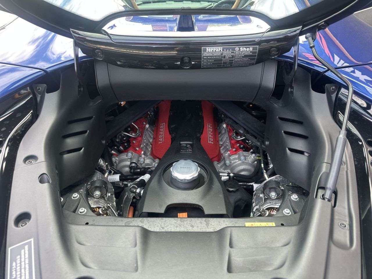 null FERRARI SF90 SPIDER null FERRARI SF90 SPIDER