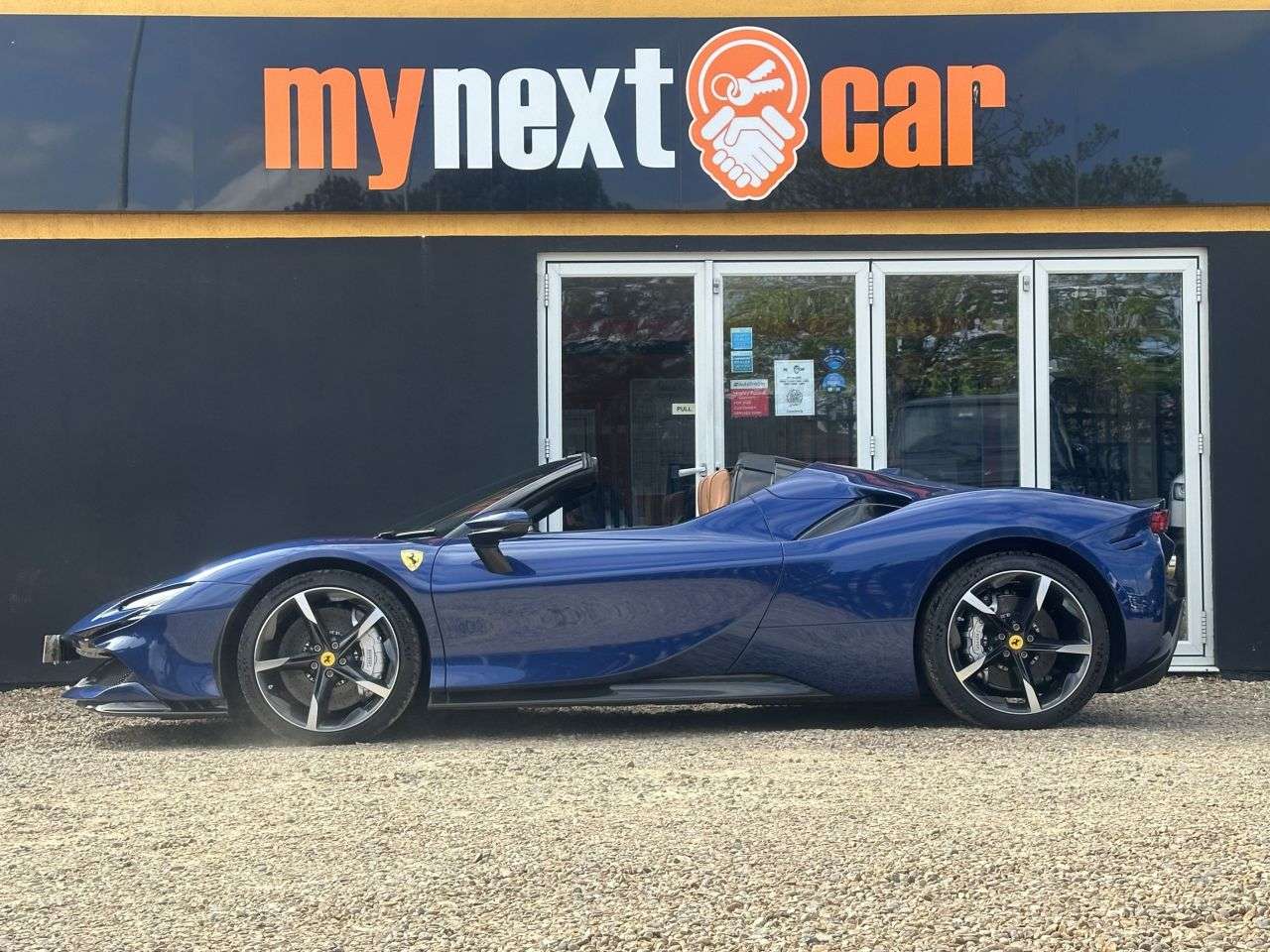 null FERRARI SF90 SPIDER null FERRARI SF90 SPIDER