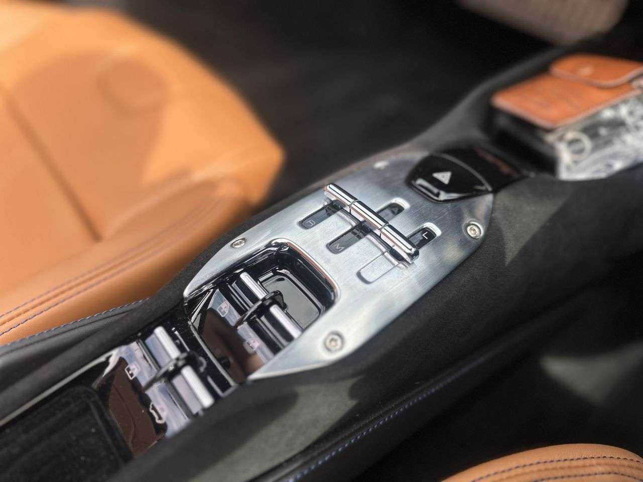 null FERRARI SF90 SPIDER null FERRARI SF90 SPIDER