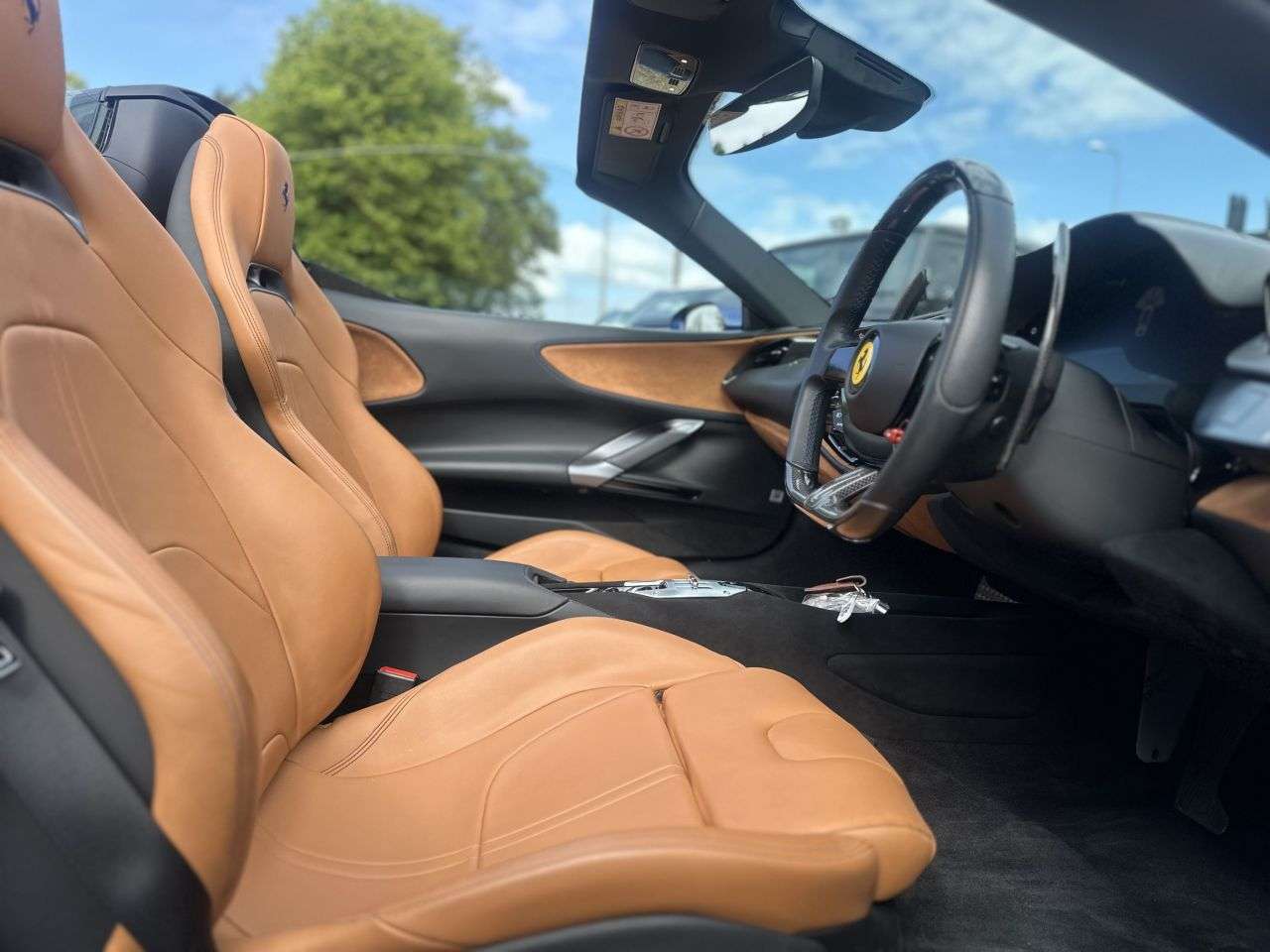 null FERRARI SF90 SPIDER null FERRARI SF90 SPIDER