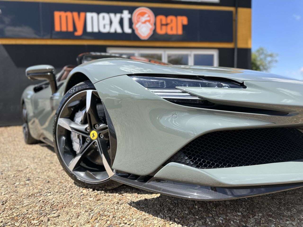 null FERRARI SF90 SPIDER null FERRARI SF90 SPIDER