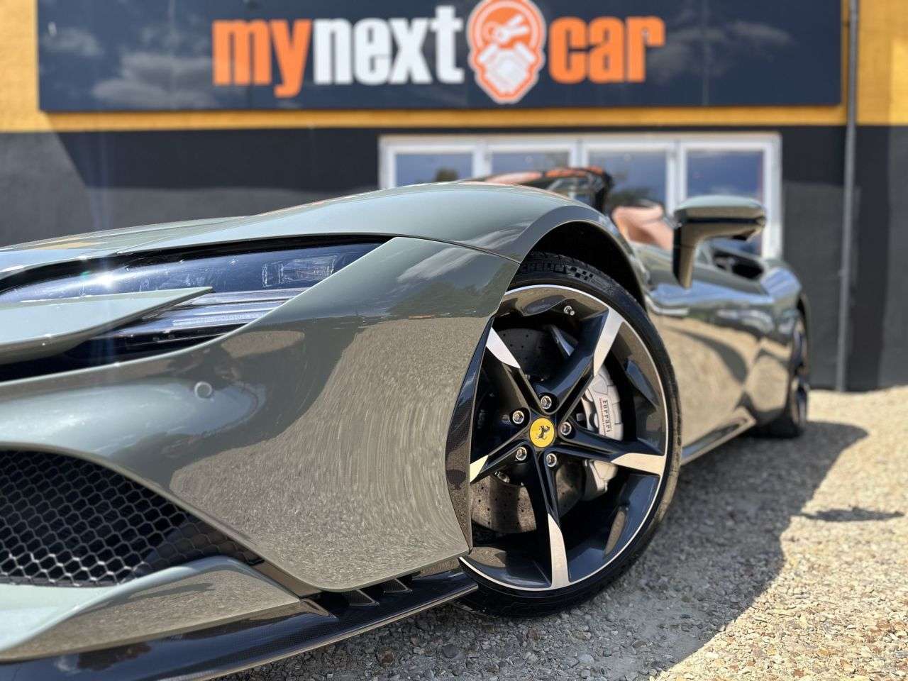 null FERRARI SF90 SPIDER null FERRARI SF90 SPIDER