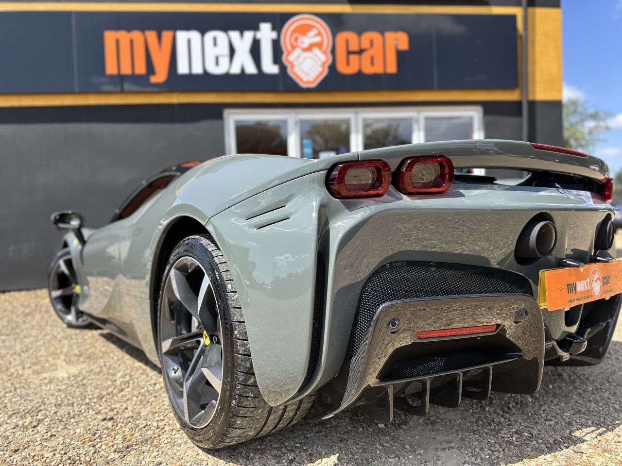 null FERRARI SF90 SPIDER null FERRARI SF90 SPIDER