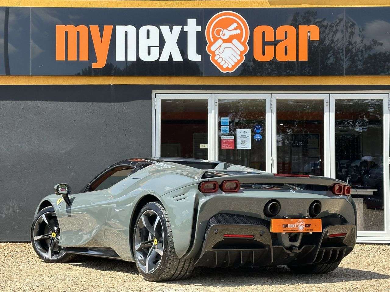 null FERRARI SF90 SPIDER null FERRARI SF90 SPIDER