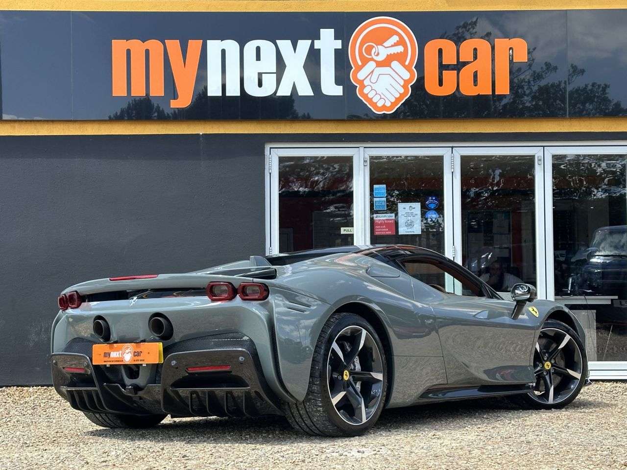 null FERRARI SF90 SPIDER null FERRARI SF90 SPIDER