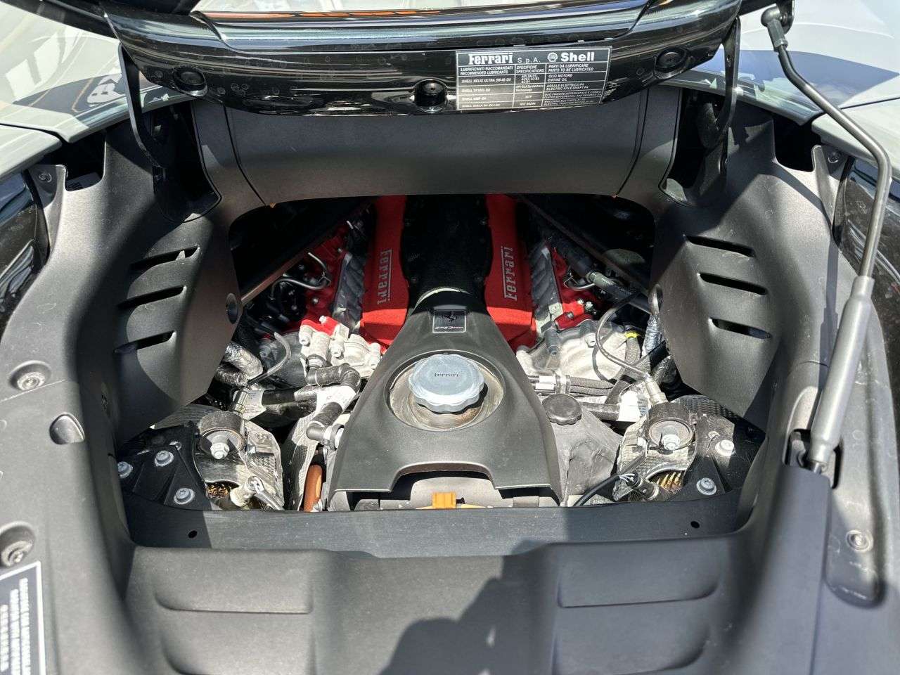 null FERRARI SF90 SPIDER null FERRARI SF90 SPIDER