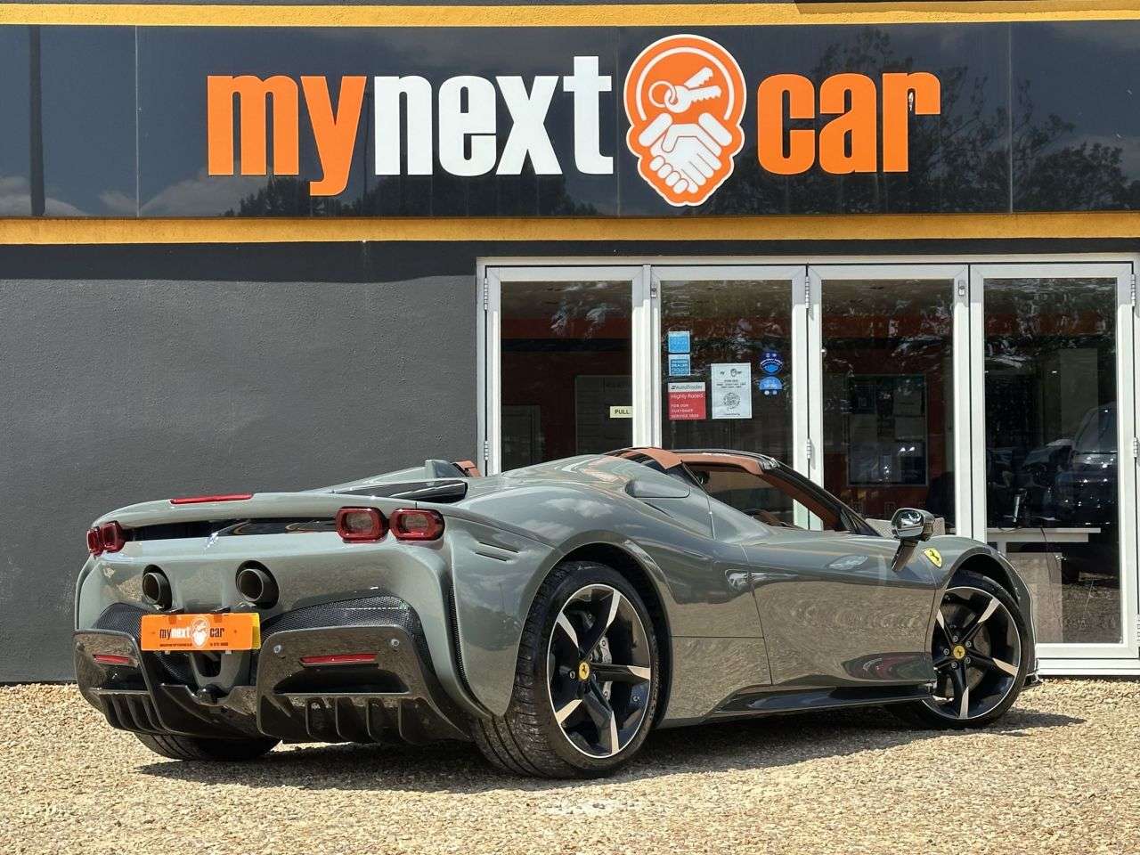 null FERRARI SF90 SPIDER null FERRARI SF90 SPIDER